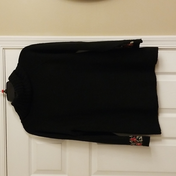 Women's Festive Holiday Sweater - Picture 6 of 8